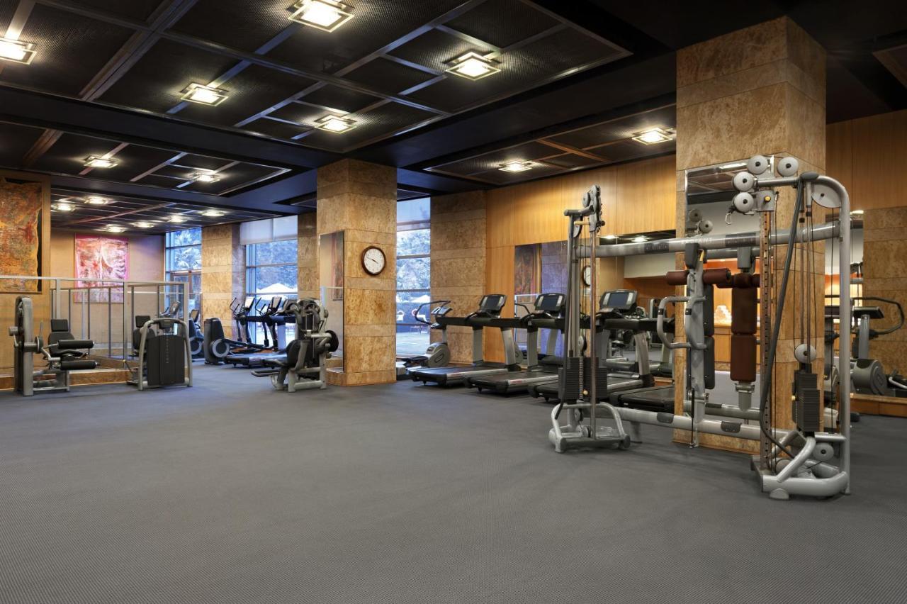Grand Hyatt Mumbai Hotel And Residences Luaran gambar The gym at the 100 East 53rd Street location