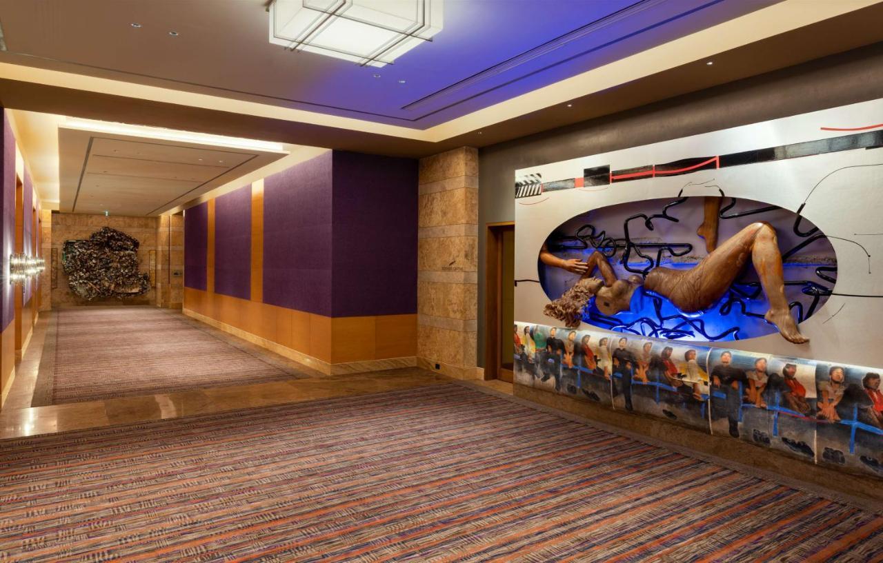 Grand Hyatt Mumbai Hotel And Residences Luaran gambar The hallway of the Hard Rock Hotel