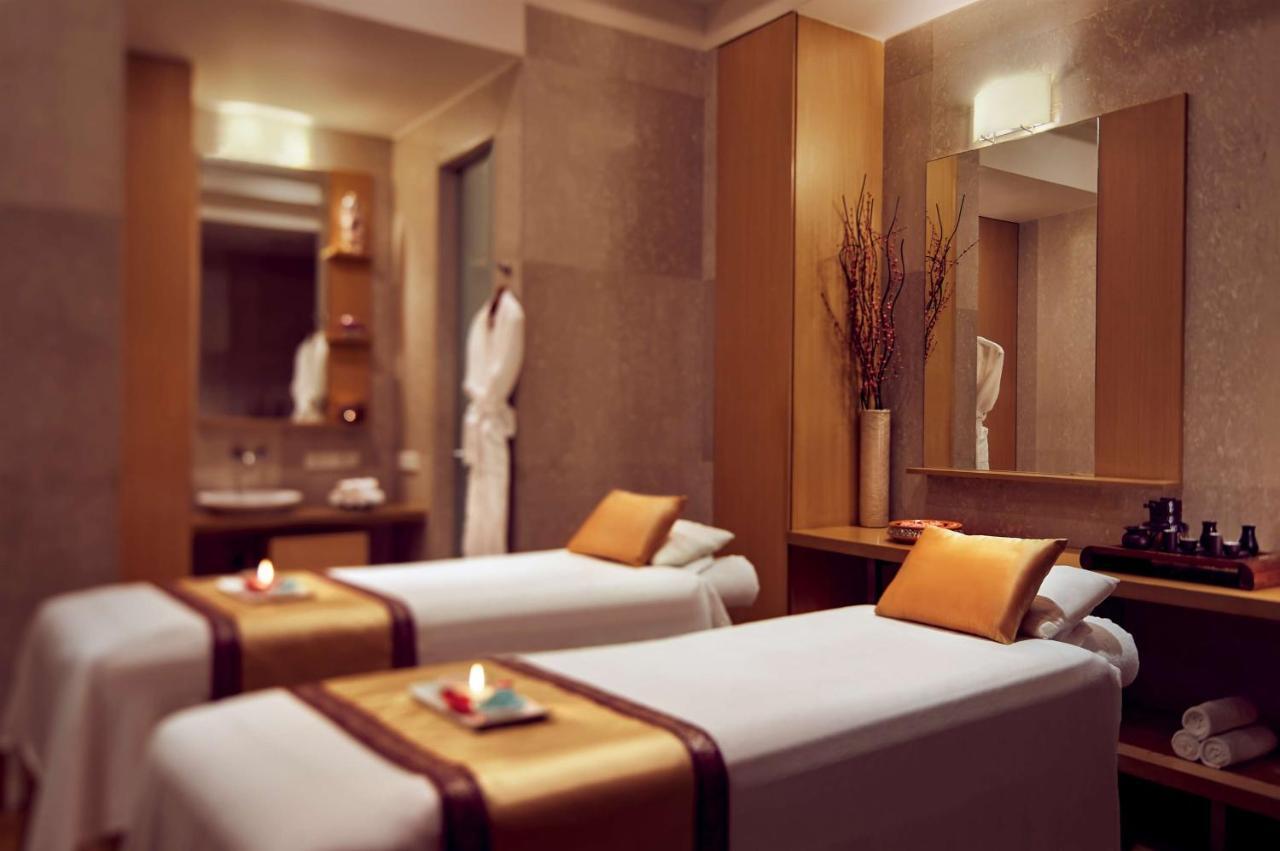 Grand Hyatt Mumbai Hotel And Residences Luaran gambar A spa treatment room