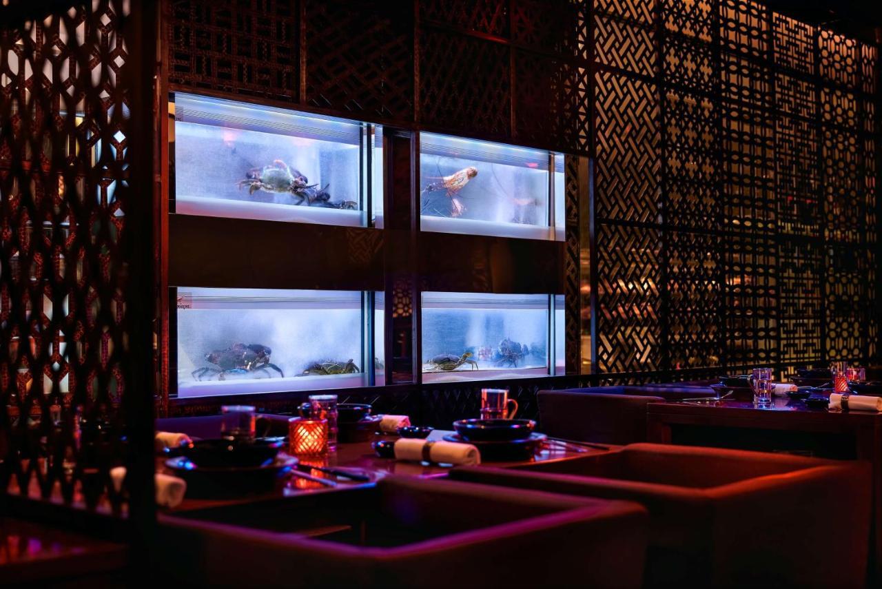 Grand Hyatt Mumbai Hotel And Residences Luaran gambar The interior of the restaurant