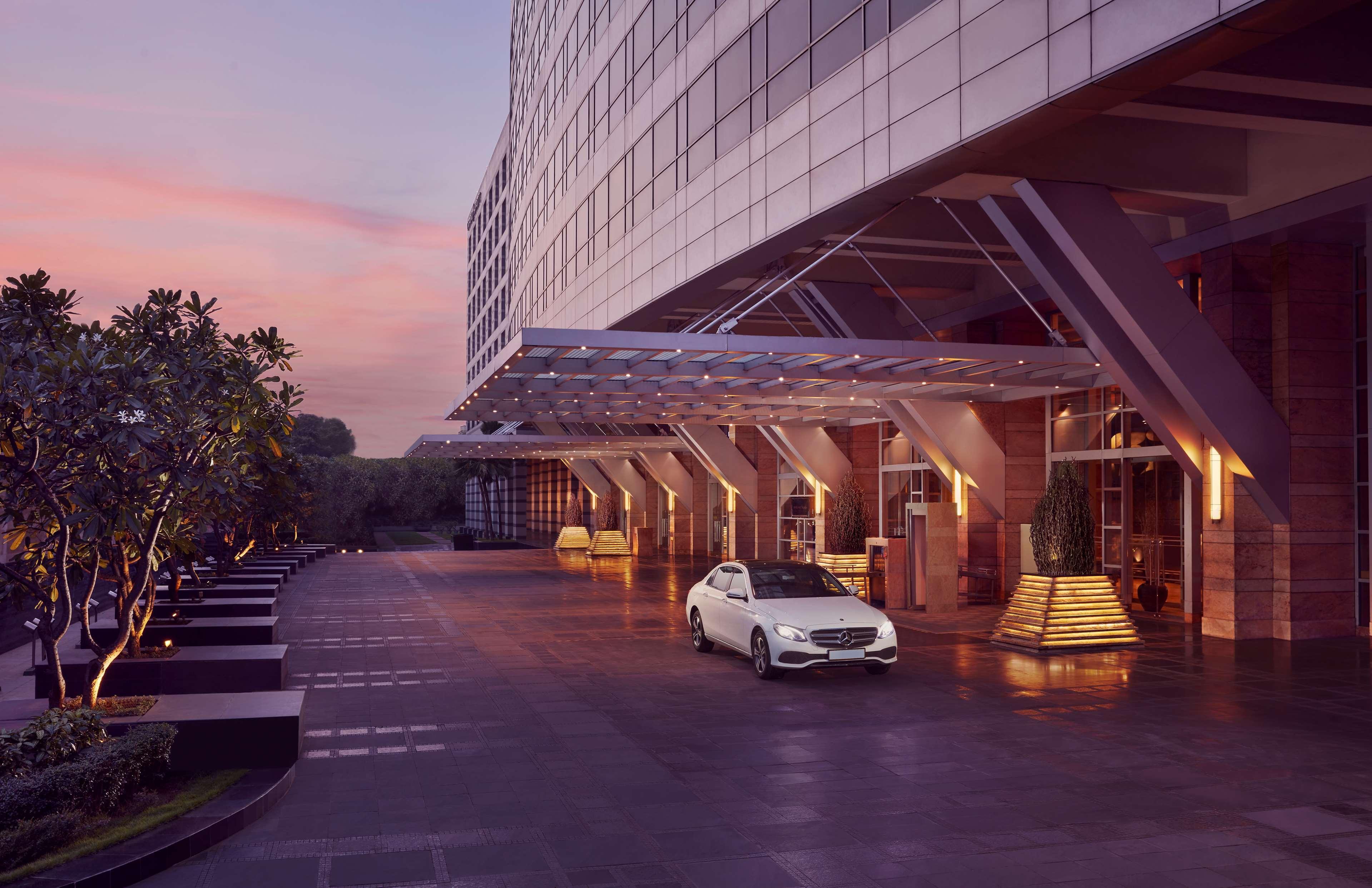 Grand Hyatt Mumbai Hotel And Residences Luaran gambar The hotel's main entrance