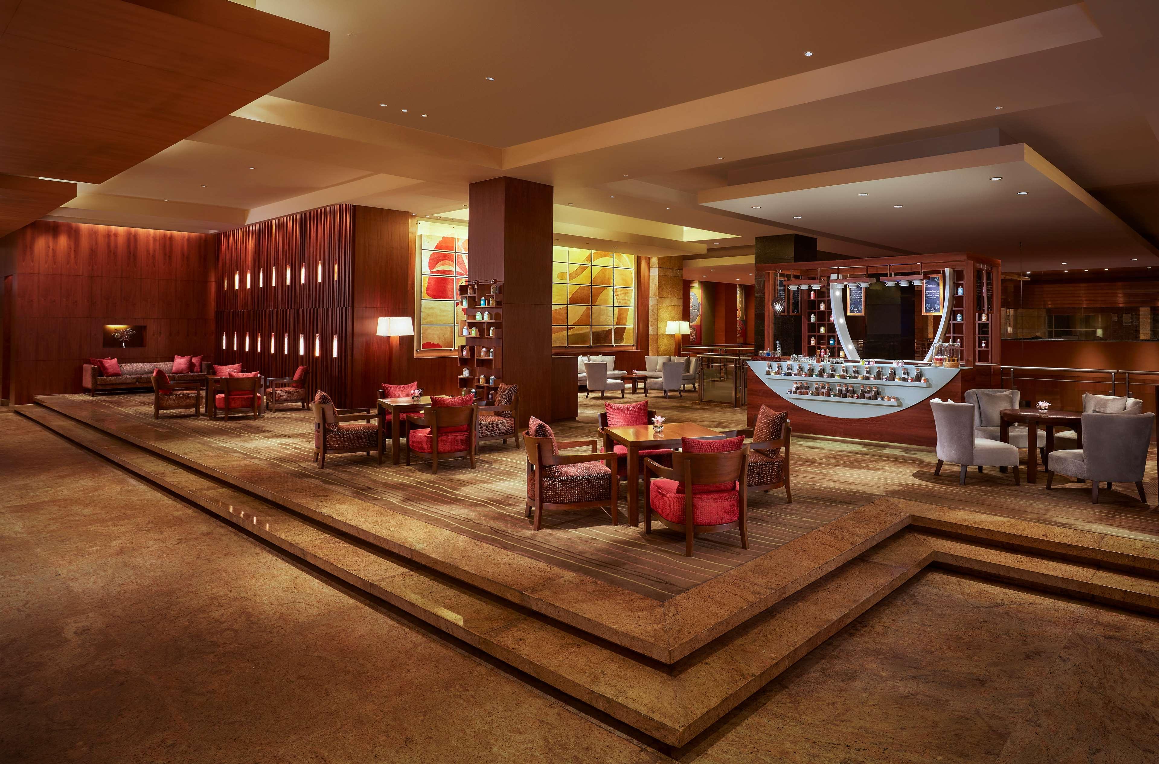 Grand Hyatt Mumbai Hotel And Residences Luaran gambar The lobby