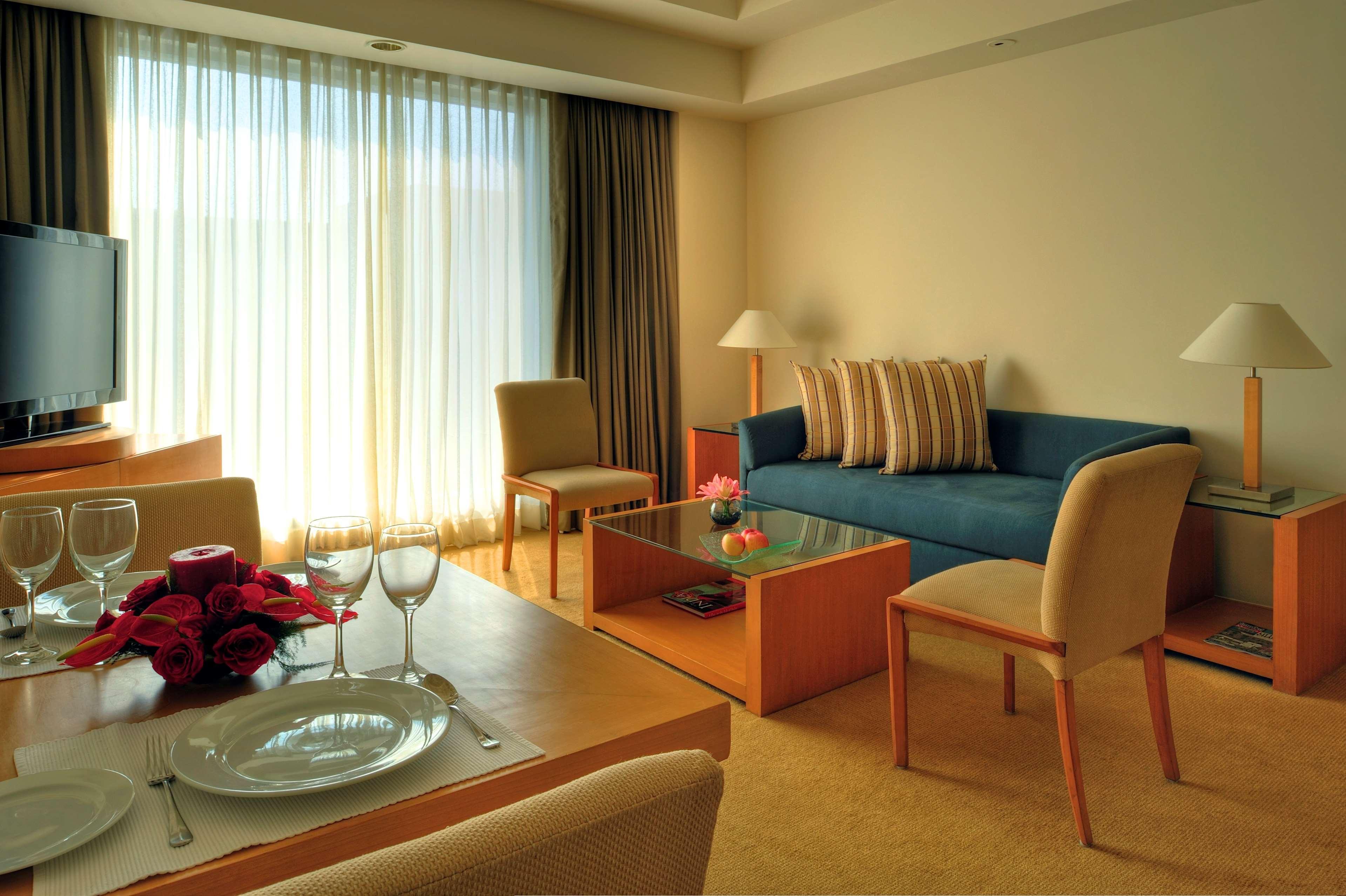Grand Hyatt Mumbai Hotel And Residences Luaran gambar A living room