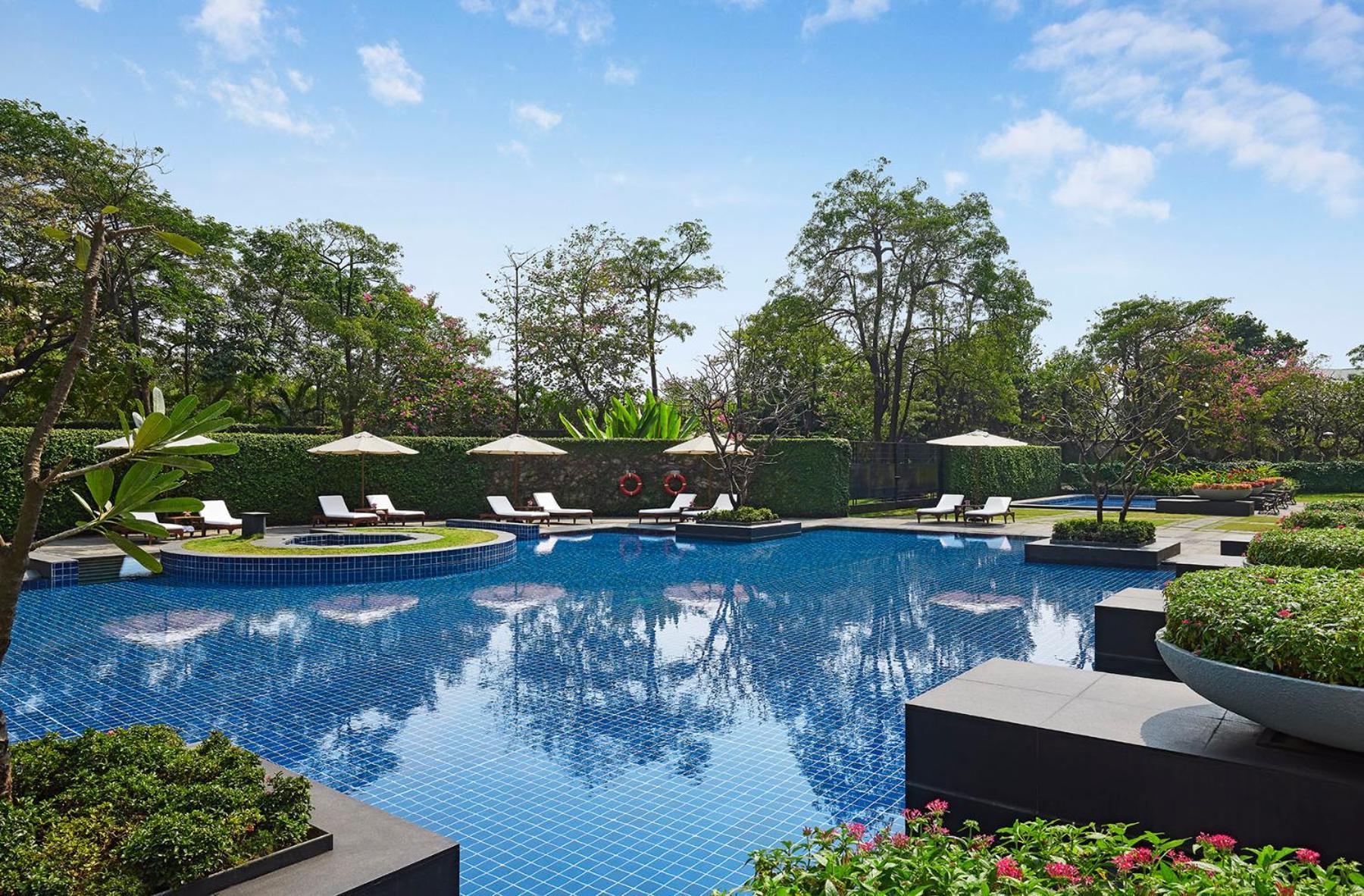 Grand Hyatt Mumbai Hotel And Residences Luaran gambar The pool at The Park, Hyderabad