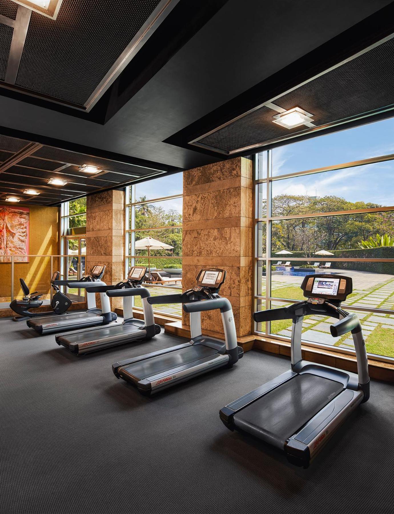 Grand Hyatt Mumbai Hotel And Residences Luaran gambar The gym at the Taj Bengal