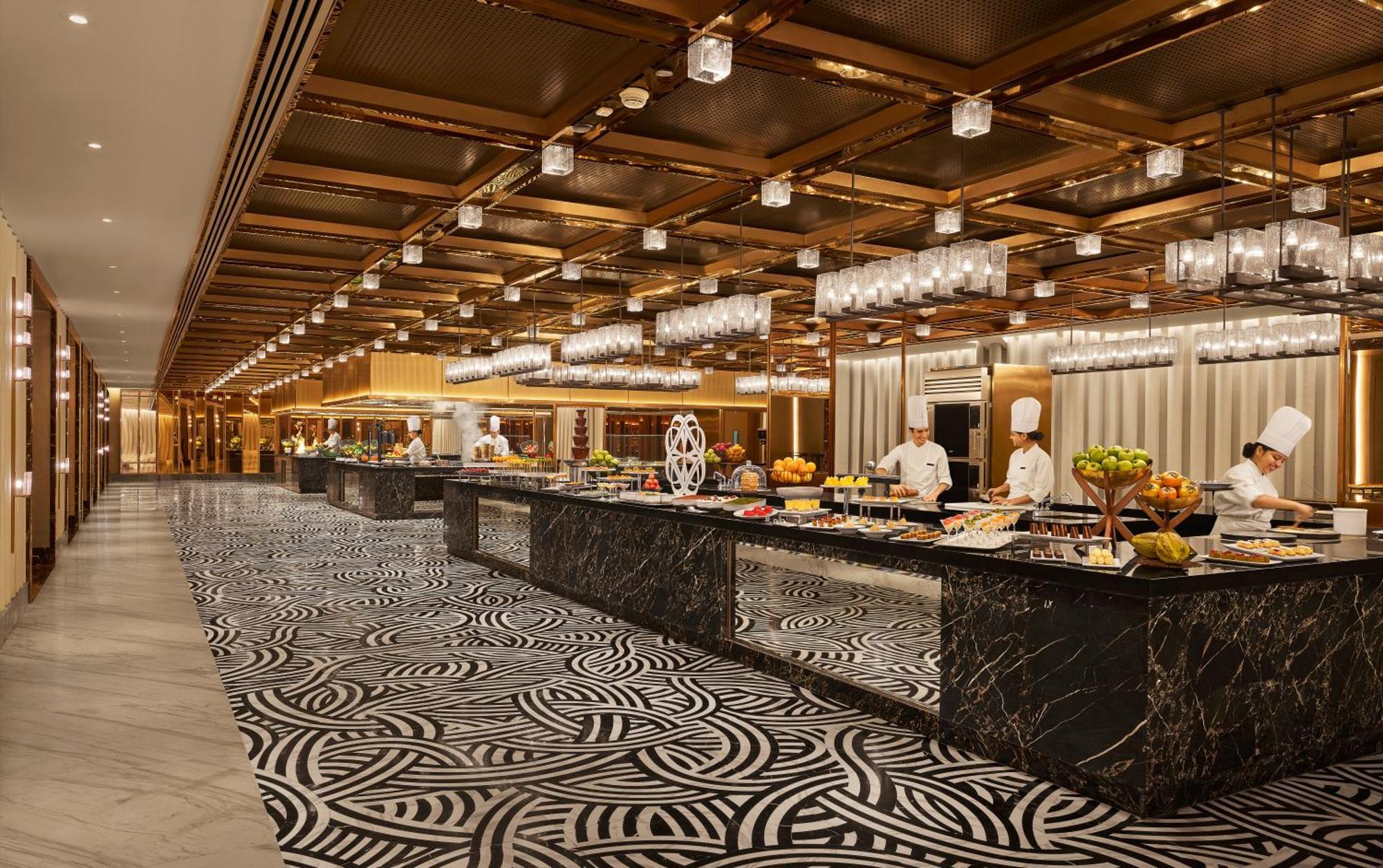 Grand Hyatt Mumbai Hotel And Residences Luaran gambar The buffet at the hotel