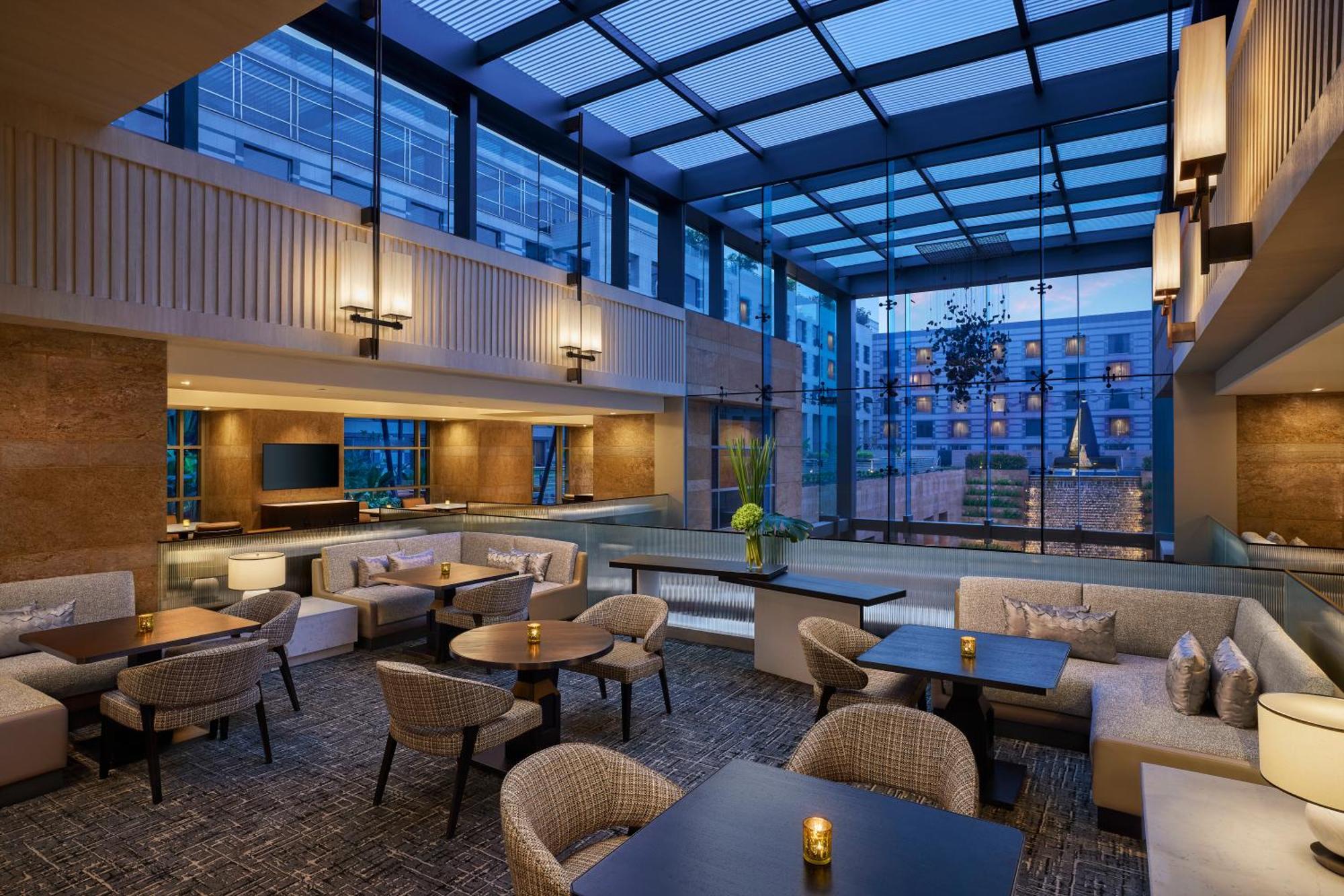 Grand Hyatt Mumbai Hotel And Residences Luaran gambar The Lounge at the Westin
