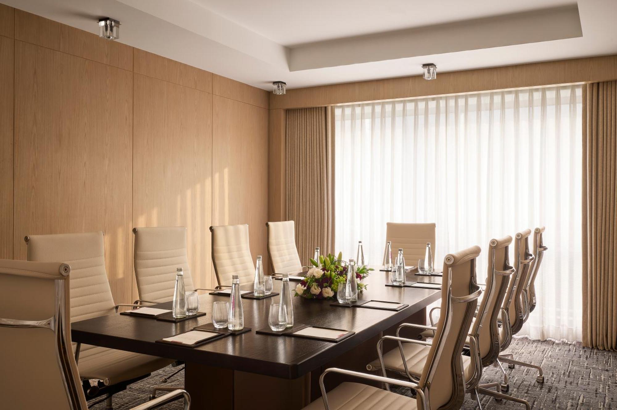 Grand Hyatt Mumbai Hotel And Residences Luaran gambar Meeting room
