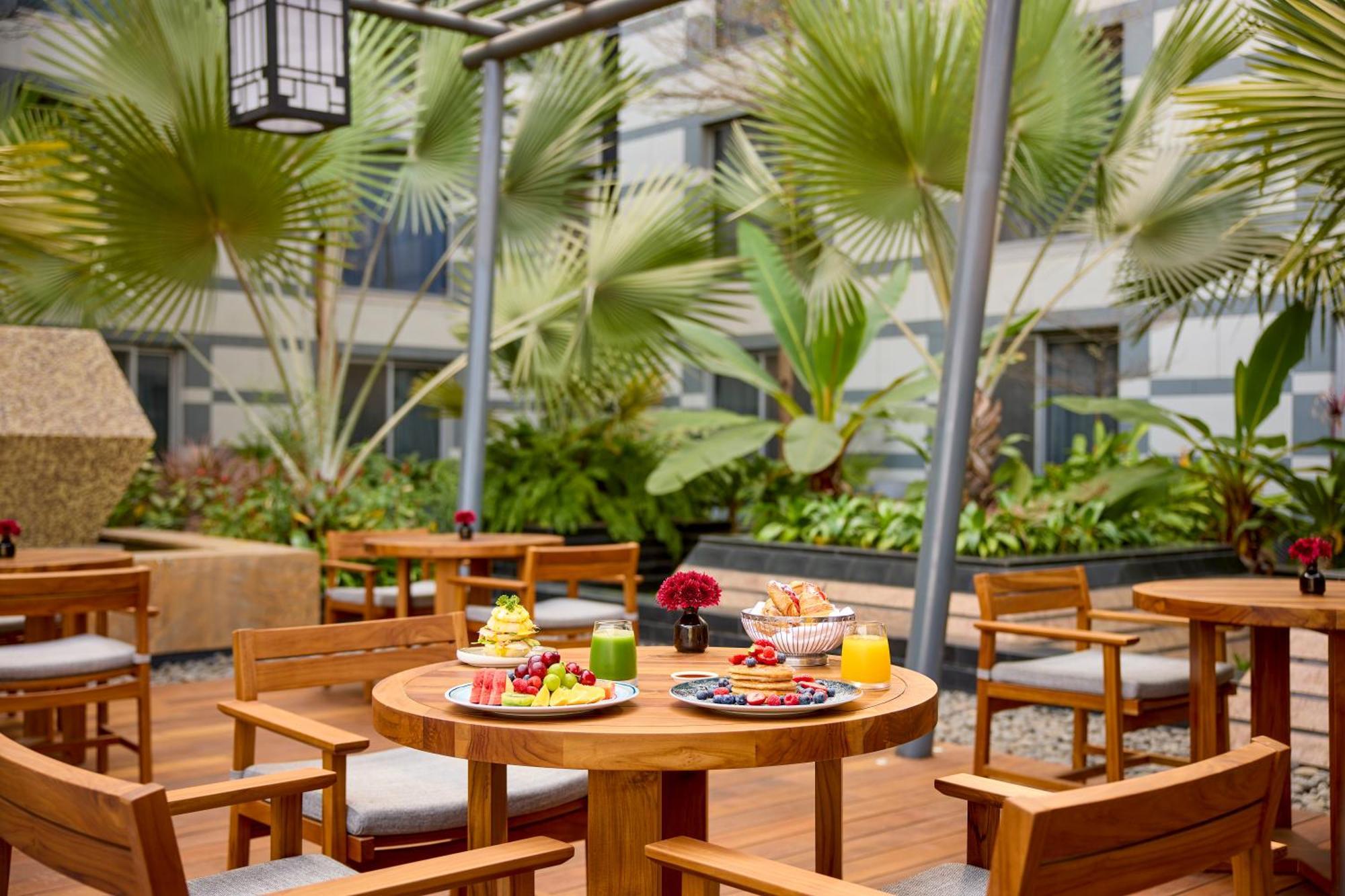 Grand Hyatt Mumbai Hotel And Residences Luaran gambar The Terrace